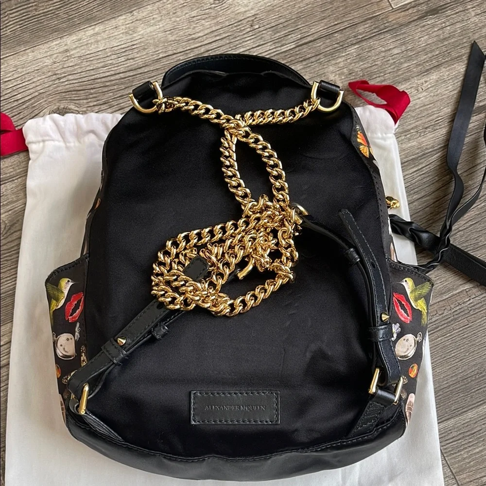 Alexander McQueen - Picture 8 of 9